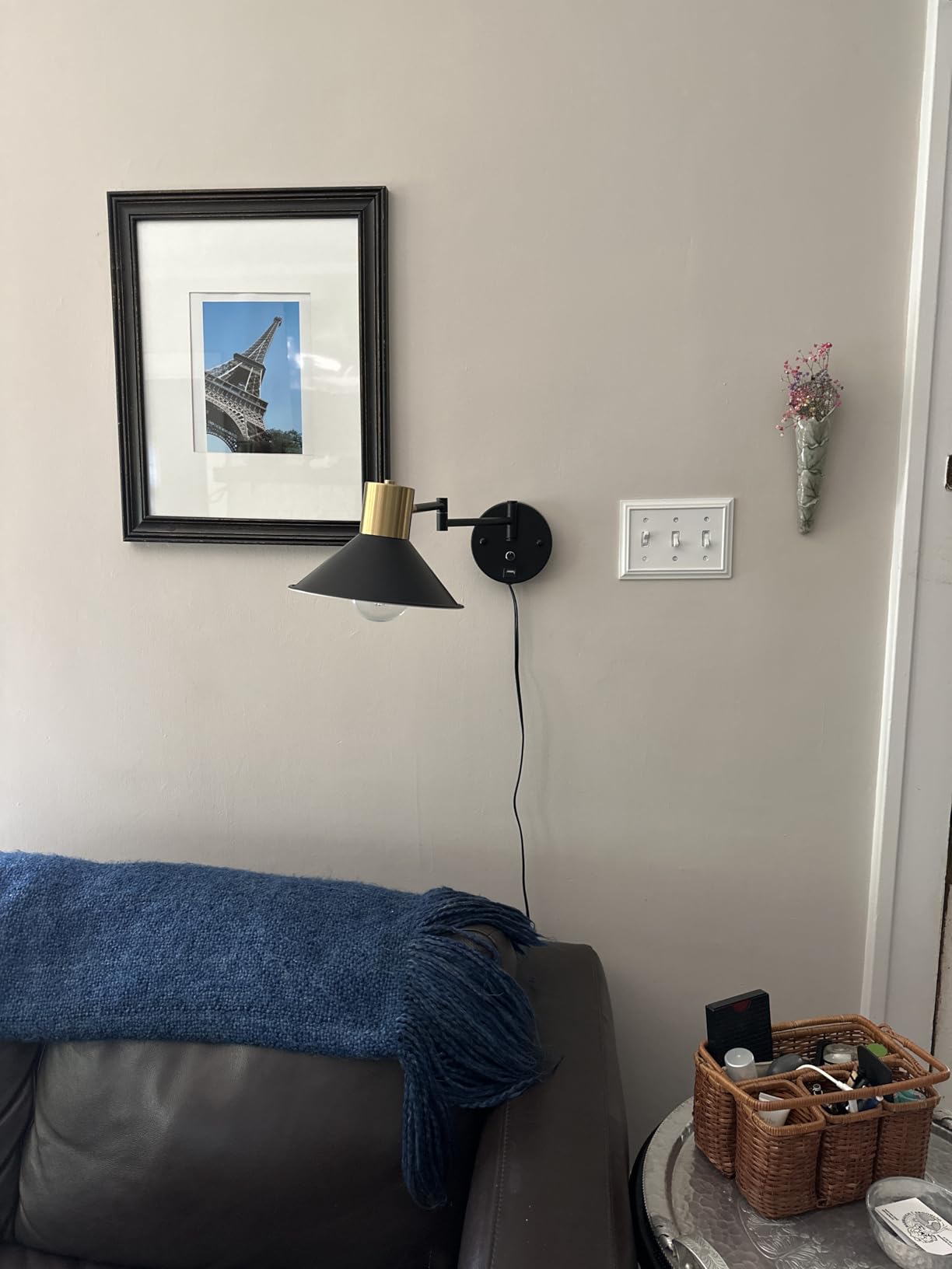 Swing Arm Wall Lamp Plug in Wall Sconces Adjustable Vintage Industrial Reading Light Bedside Wall Mount Light with Dimmable Switch and USB Port Black customer photo 2