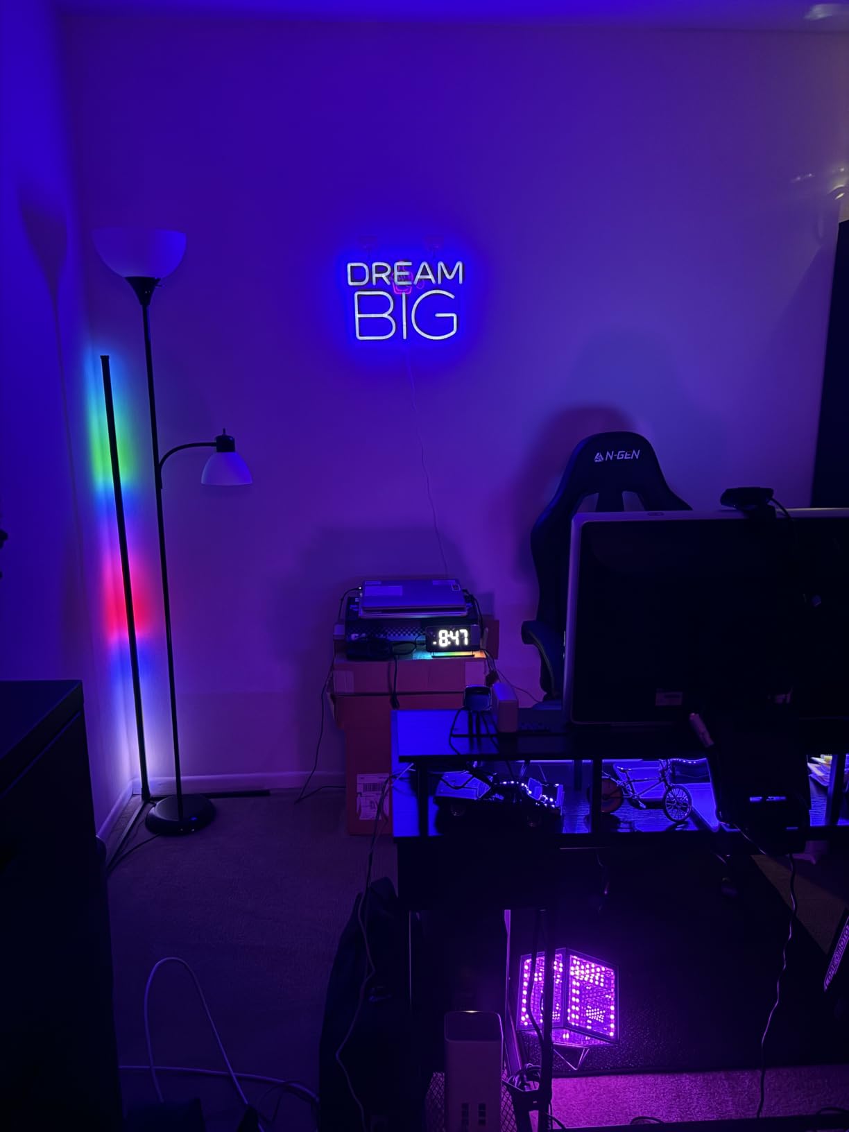 Tyute Corner Floor Lamp, RGB LED Corner Lamp with Music Sync, Smart App and Remote Control Color Changing Ambience Light, LED Lamp with 16 Million Colors for Bedroom, Living Room Gaming Room customer photo 2