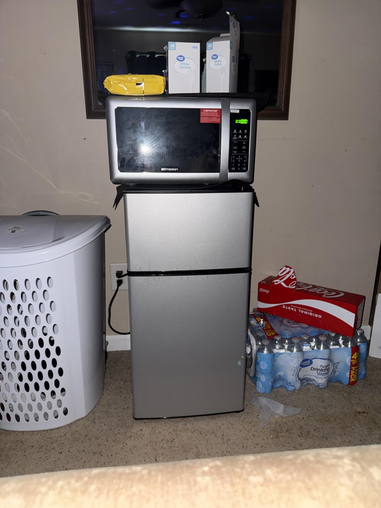 DEMULLER 2.4 Cu.Ft Small Refrigerator with Freezer Mini Fridge Removable Plastic Shelves Ideal for Apartment,Dormitory Black customer photo 2