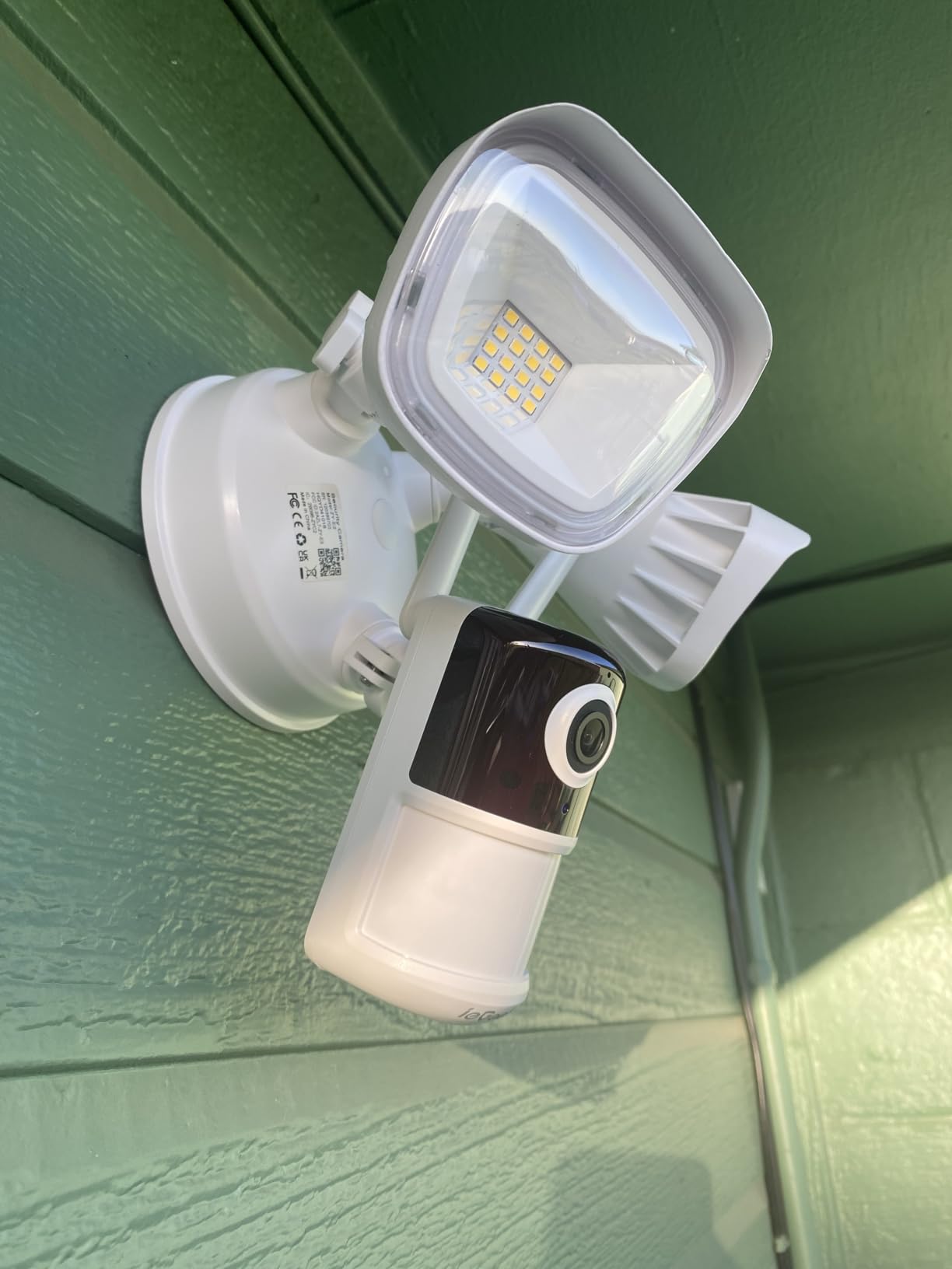 ieGeek Floodlight Camera, 5MP Outdoor Home Security Light with Cameras, 5G/2.4G WiFi Wired Flood Light Cam with Smart Motion Sensor/Siren, Color Night Vision, 2 Way Audio, 24/7 Record,Works with Alexa customer photo 1