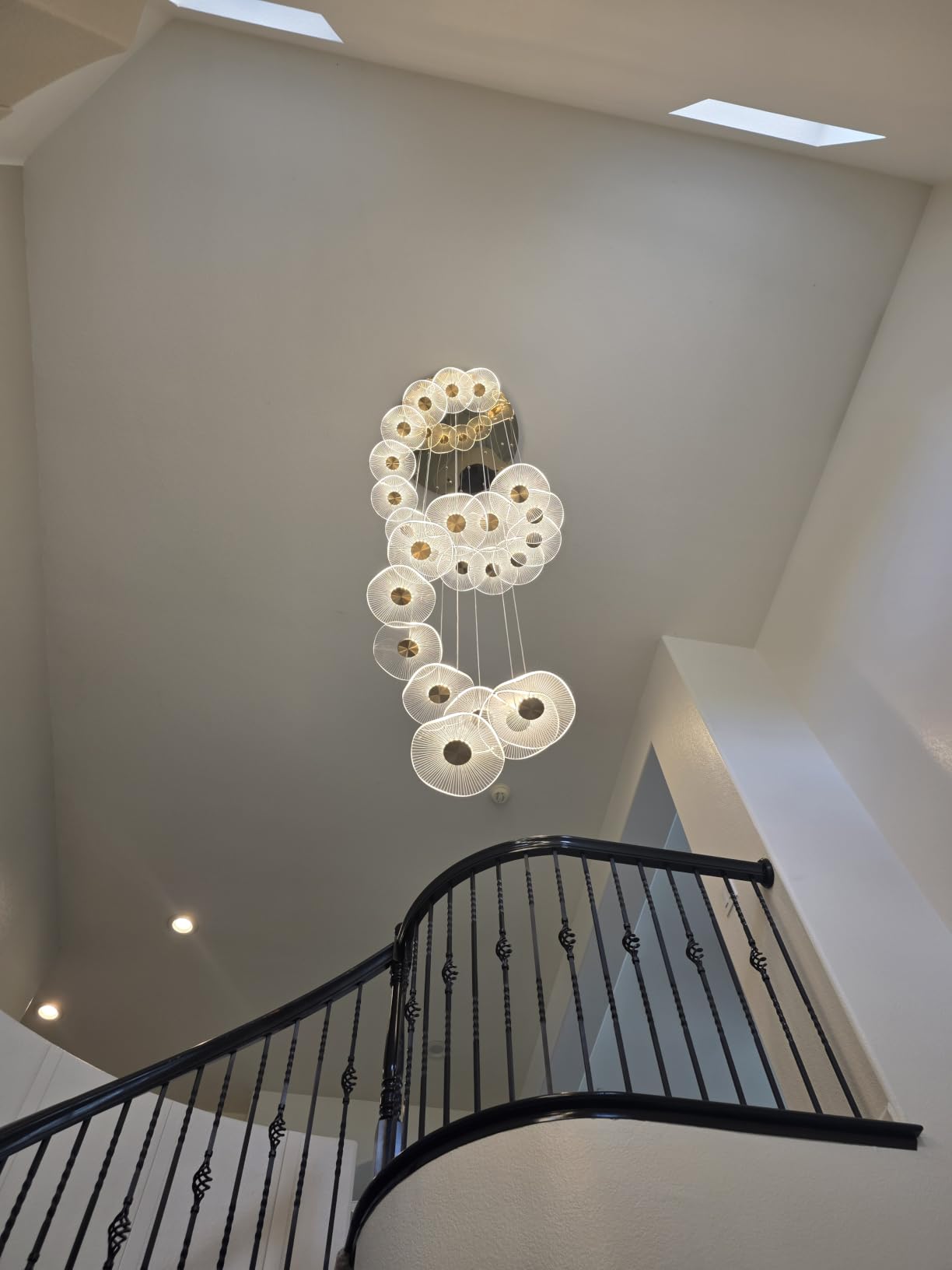 ziidoo High Ceiling Chandelier - 7-Light Dimmable Modern Gold Long Spiral Luxury Linear Lotus Leaf Led Lamp Hanging Pendant Lights for Foyer Enterway Staircase Villas customer photo 1