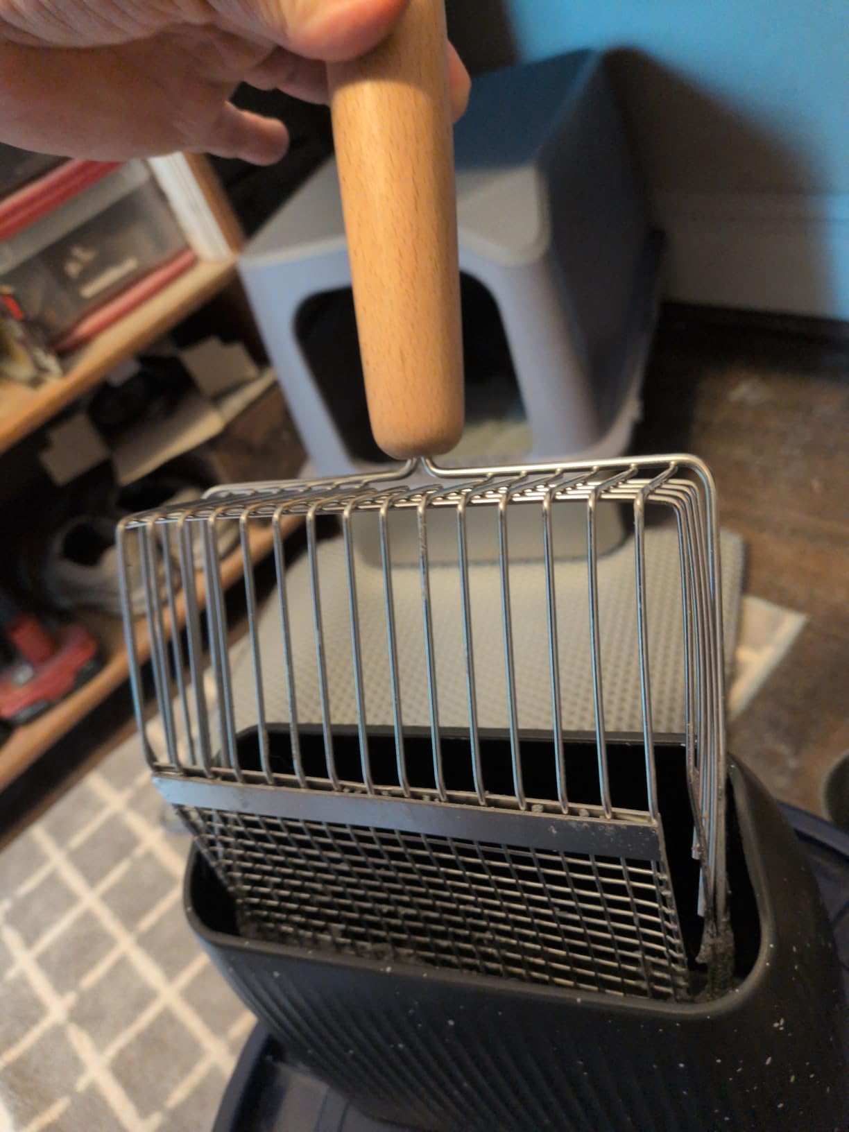 XBX Cat Litter Scoop with Holder, Heavy Duty Litter Sifter, Stainless Steel Litter Shovel, Litter Scooper with Beech Wood Grip and Washable Stand, Perfect for Cat Litter Box Cleaning customer photo 2