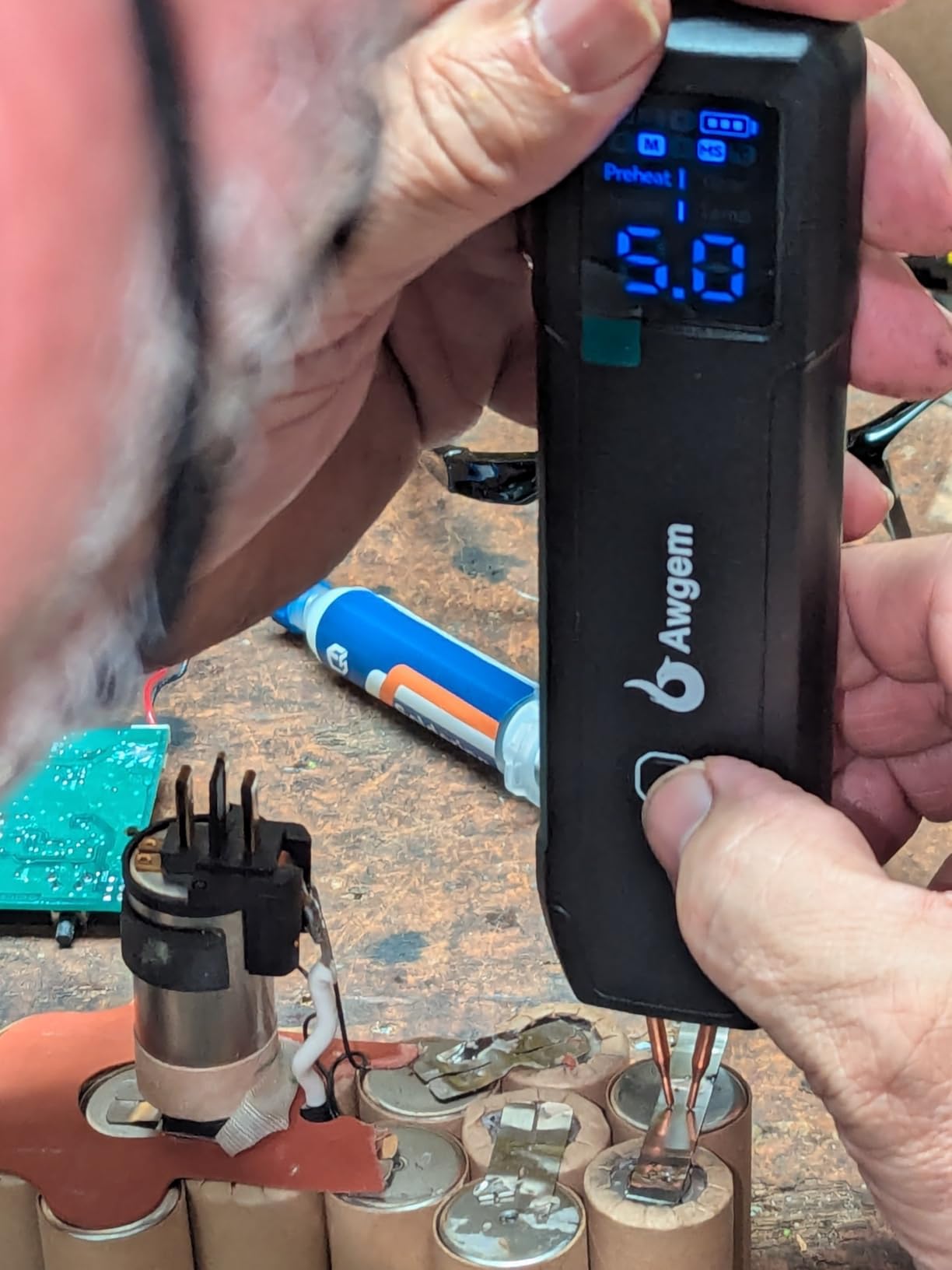 Battery Spot Welder, Awgem Battery Welder 99 Gear Handheld Spot Welder with LCD Screen Auto/Humanized Manual Modes, Portable Spot Welding Machine for Welding Nickel Strips and Iron customer photo 1