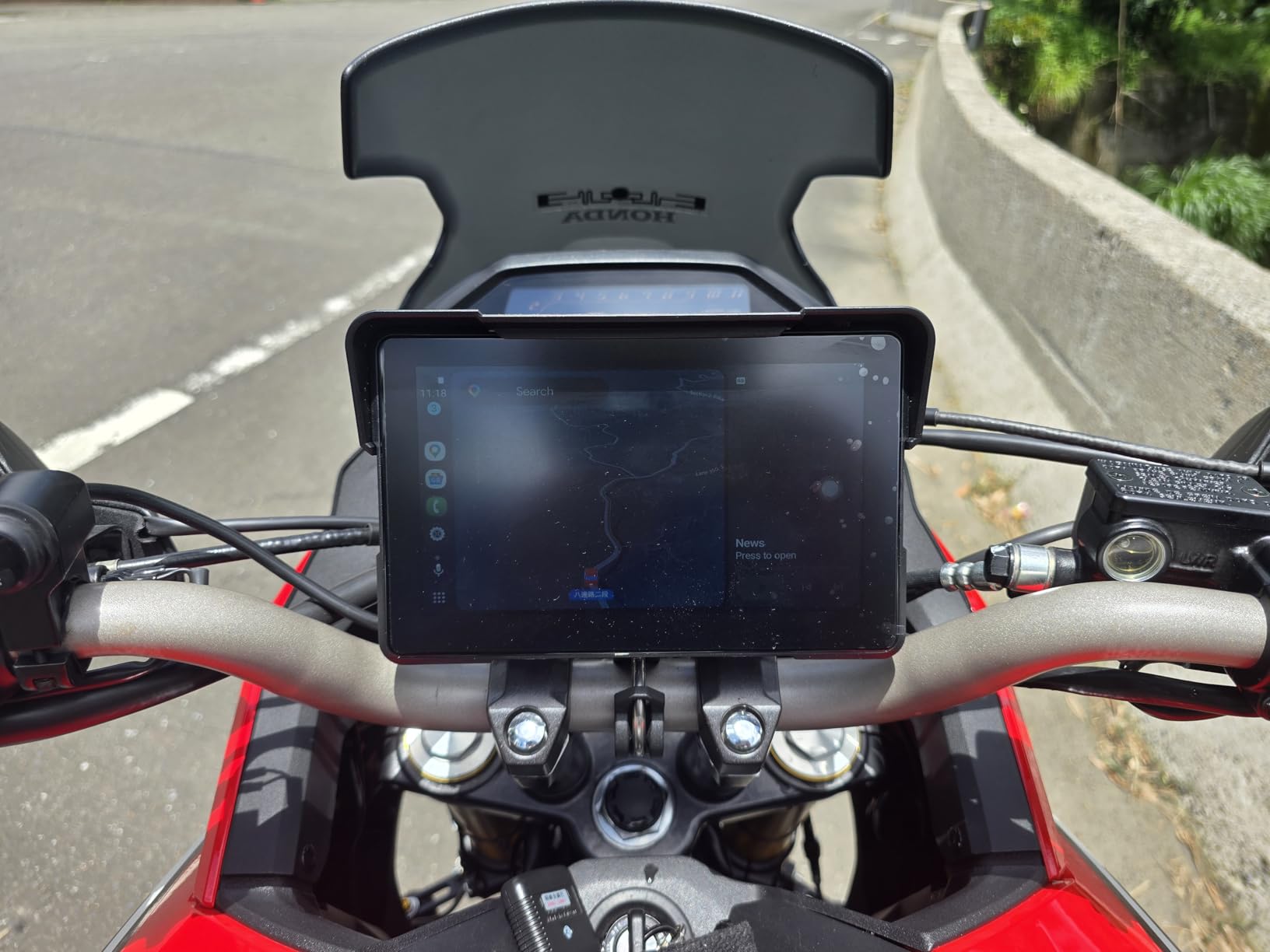 Wireless Motorcycle Apple Carplay,7 Inch Portable Motor GPS Navigation with Apple Carplay & Android Auto,Siri & Google Assistant, Anti-Glare/Bluetooth 5.2/ Voice Control/ IP69K Waterproof Touchscreen customer photo 1