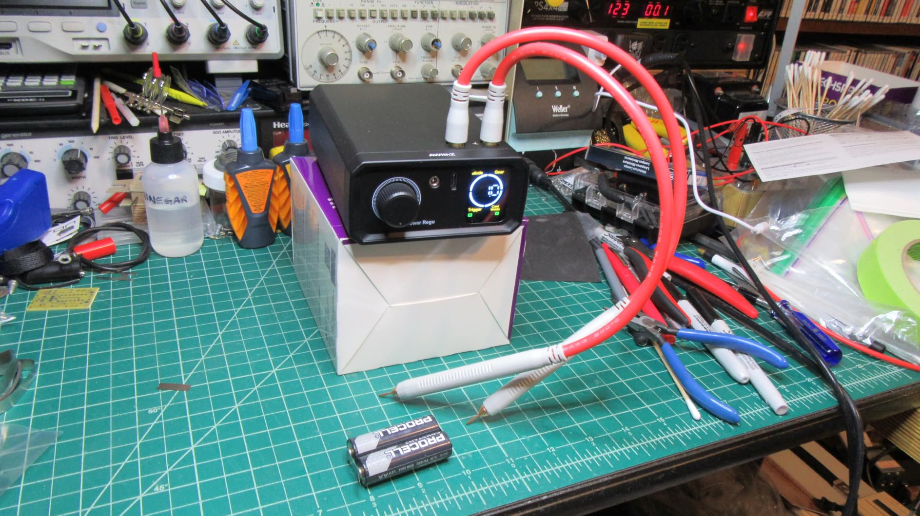 10000mAh Battery Spot Welder, Rotary Knob Operation 100 Gears Adjustable Foot Pedal Operated, 0.1-0.4mm Spot Welder with Dual Pulse Output, Portable Spot Welder for Making DIY Battery Packs customer photo 2