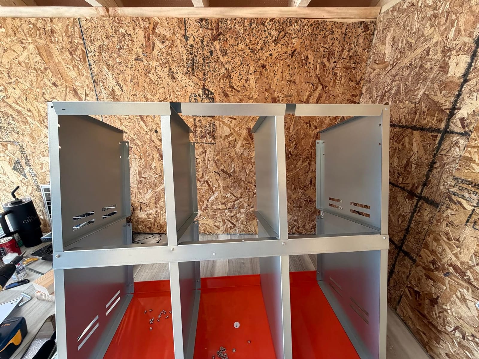 VEVOR Chicken Nesting Boxes, 6 Compartments, with Support Legs, Easy Egg Collection, Galvanized Steel and High-Strength Plastic, Roll Away Nesting Boxes for Chickens and Hens Laying Eggs, Orange customer photo 2