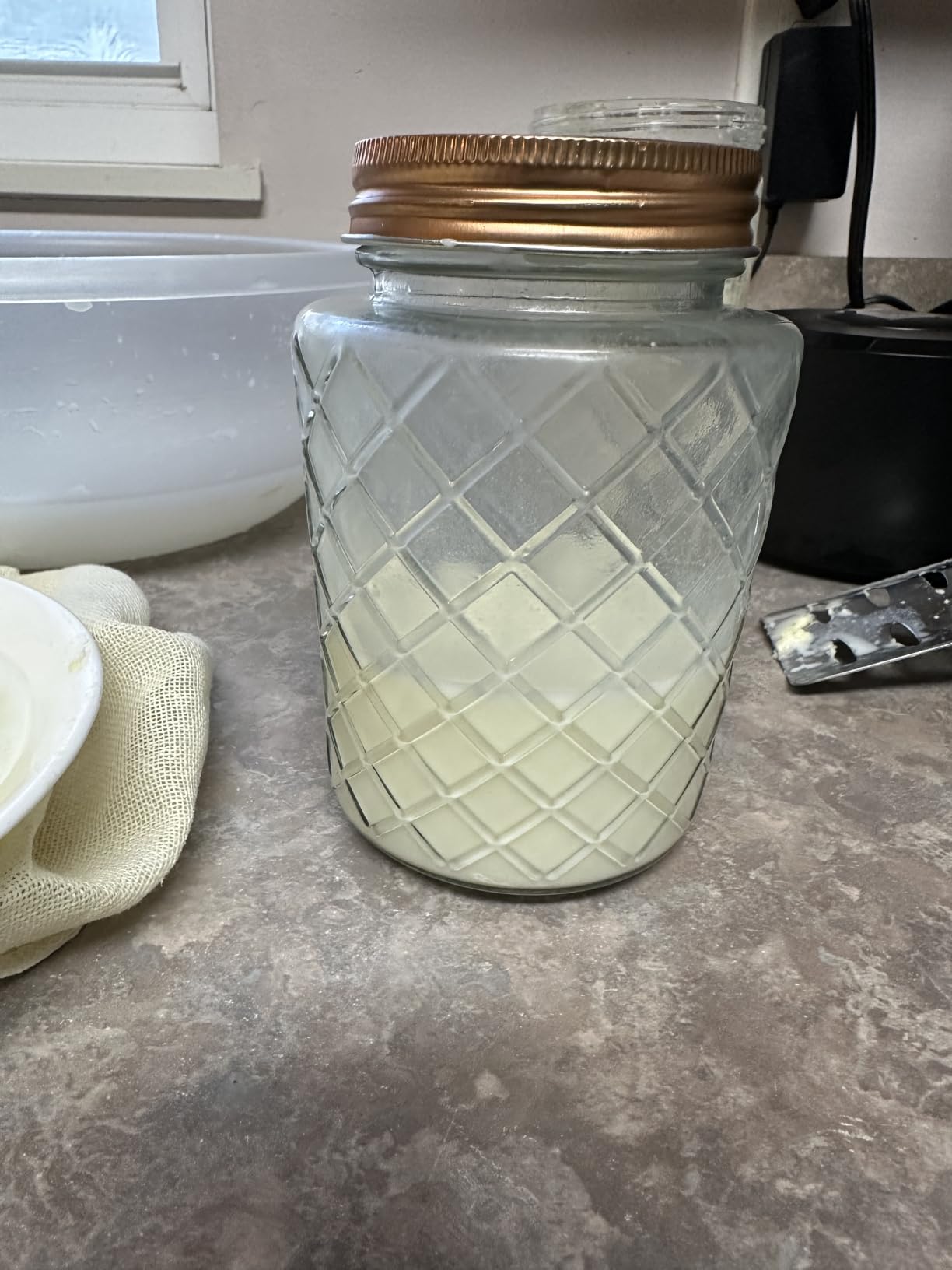 IFOLO Electric Butter Churn – One-Touch Butter Maker in 5–10 Mins, 34oz Glass Jar with High-Speed Brushless Motor, High-Speed Mixing for Creamy Results customer photo 2