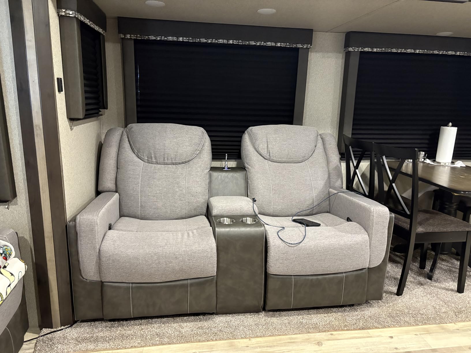 Dresegmt Home Theater Seating, Manual Recliner Sectional Sofa for Living Room, 5 Seater Reclining Sectional Couch with Flip-Up Backrest, Storage Console, USB Ports, L-Shaped Sofa PU Leather Gray customer photo 2