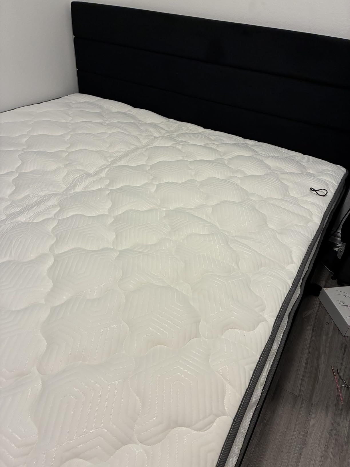 PUBPLON Queen Mattress, Hotel Luxury Hybrid 14 Inch Queen Size-Gel Memory Foam Mattress in a Box (New Version), Individually Wrapped Pocket Spring, Pressure Relief Edge Support, Medium Firm customer photo 1