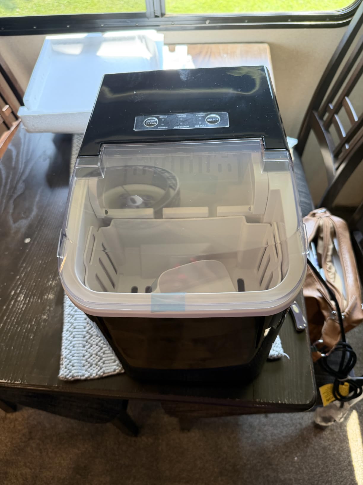 OLIXIS Countertop Ice Maker Machine with Handle, Auto-Cleaning Portable Ice Maker with Basket & Scoop, 26lbs in 24Hrs & 9 Cubes in 6 Mins, 2 Cube Sizes, for Home Party Camping RV, Green customer photo 1